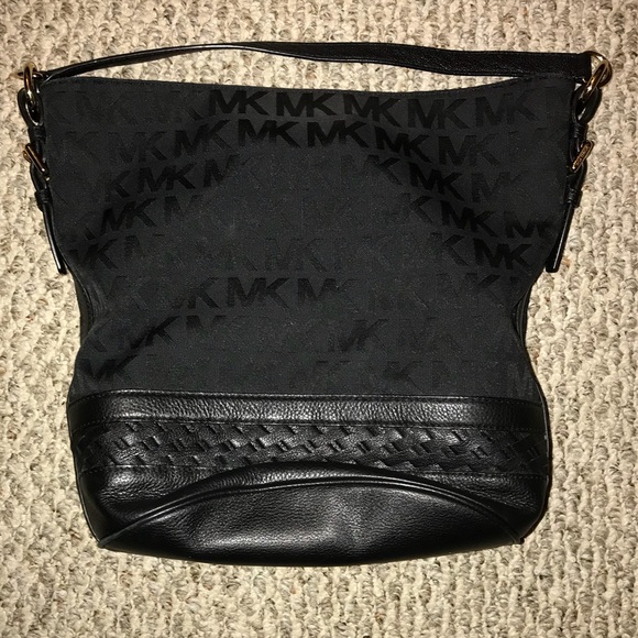 Authentic Michael Kors Handbag - Picture 2 of 8